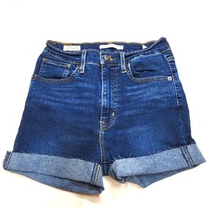 Levi shorts from buckle